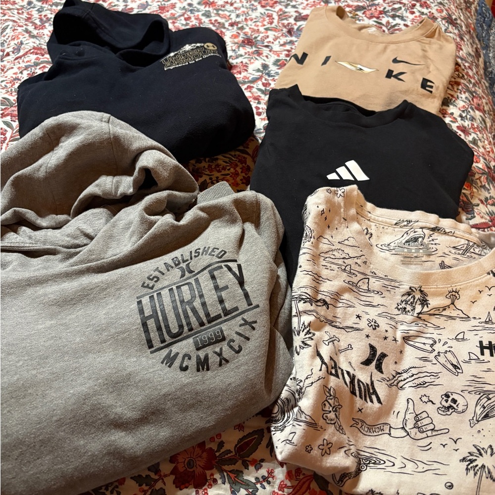 Group of boys med tops